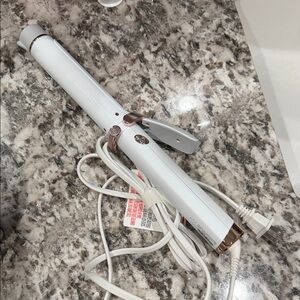 T3 curl id 1.25 inch smart curling iron